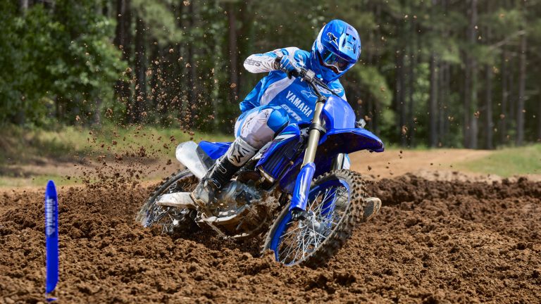 2026-Yamaha-YZ450F-EU-Icon_Blue-Action-011-03