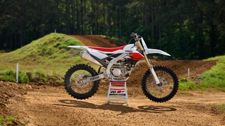 2026-Yamaha-YZ450FSV-EU-Anniversary_White-Static-002-03