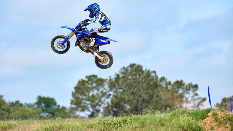 2026-Yamaha-YZ65-EU-Icon_Blue-Action-004-03