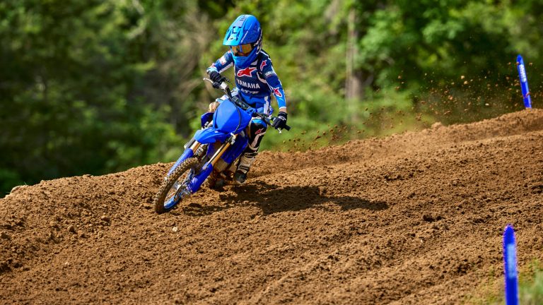 2026-Yamaha-YZ65-EU-Icon_Blue-Action-005-03