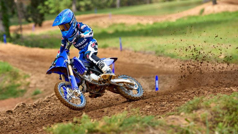 2026-Yamaha-YZ65-EU-Icon_Blue-Action-006-03