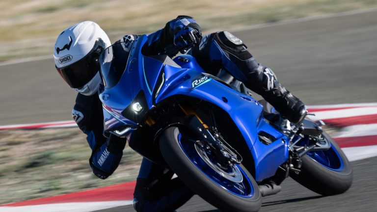 2026-Yamaha-YZF-R125A-EU-Icon_Blue-Action-002-03