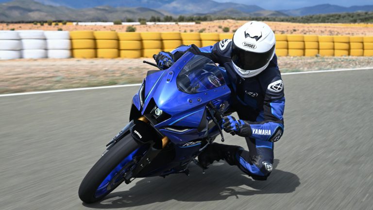 2026-Yamaha-YZF-R125A-EU-Icon_Blue-Action-003-03