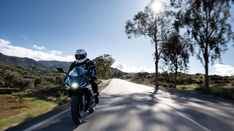 2026-Yamaha-YZF-R125A-EU-Tech_Black-Action-002-03