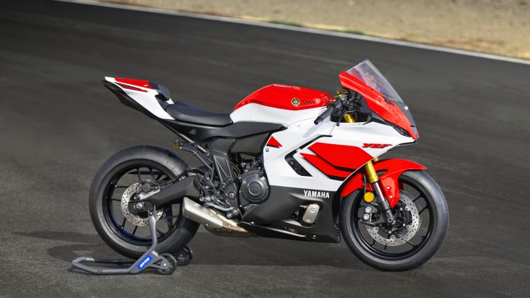 2026-Yamaha-YZF700R7-EU-Anniversary_White-Static-003-03