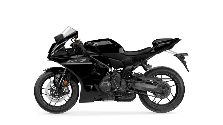 2026-Yamaha-YZF700R7-EU-Midnight_Black-Studio-006-03