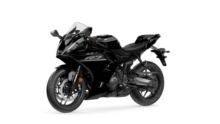 2026-Yamaha-YZF700R7-EU-Midnight_Black-Studio-007-03