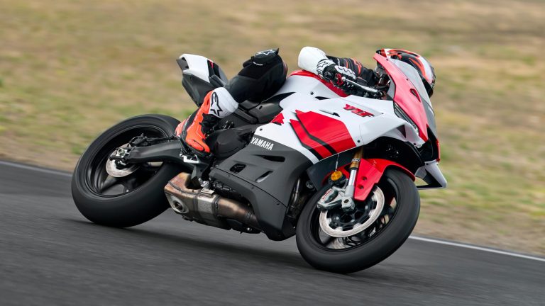 2026-Yamaha-YZF900R9-EU-Anniversary_White-Action-001-03