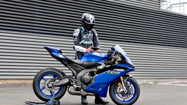 2026-Yamaha-YZF900R9-EU-Icon_Blue-Static-003-03