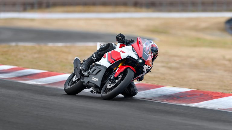 2026-Yamaha-YZFR320-EU-Anniversary_White-Action-001-03