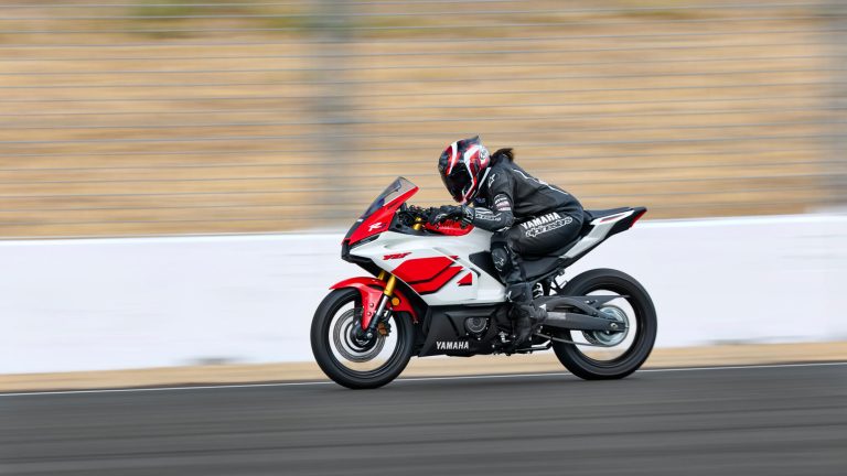 2026-Yamaha-YZFR320-EU-Anniversary_White-Action-003-03